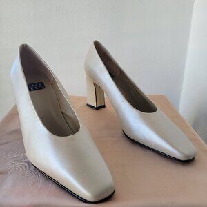Nine West Women’s Champagne Pearl Metallic Classic Pumps (Size: 10½ M)